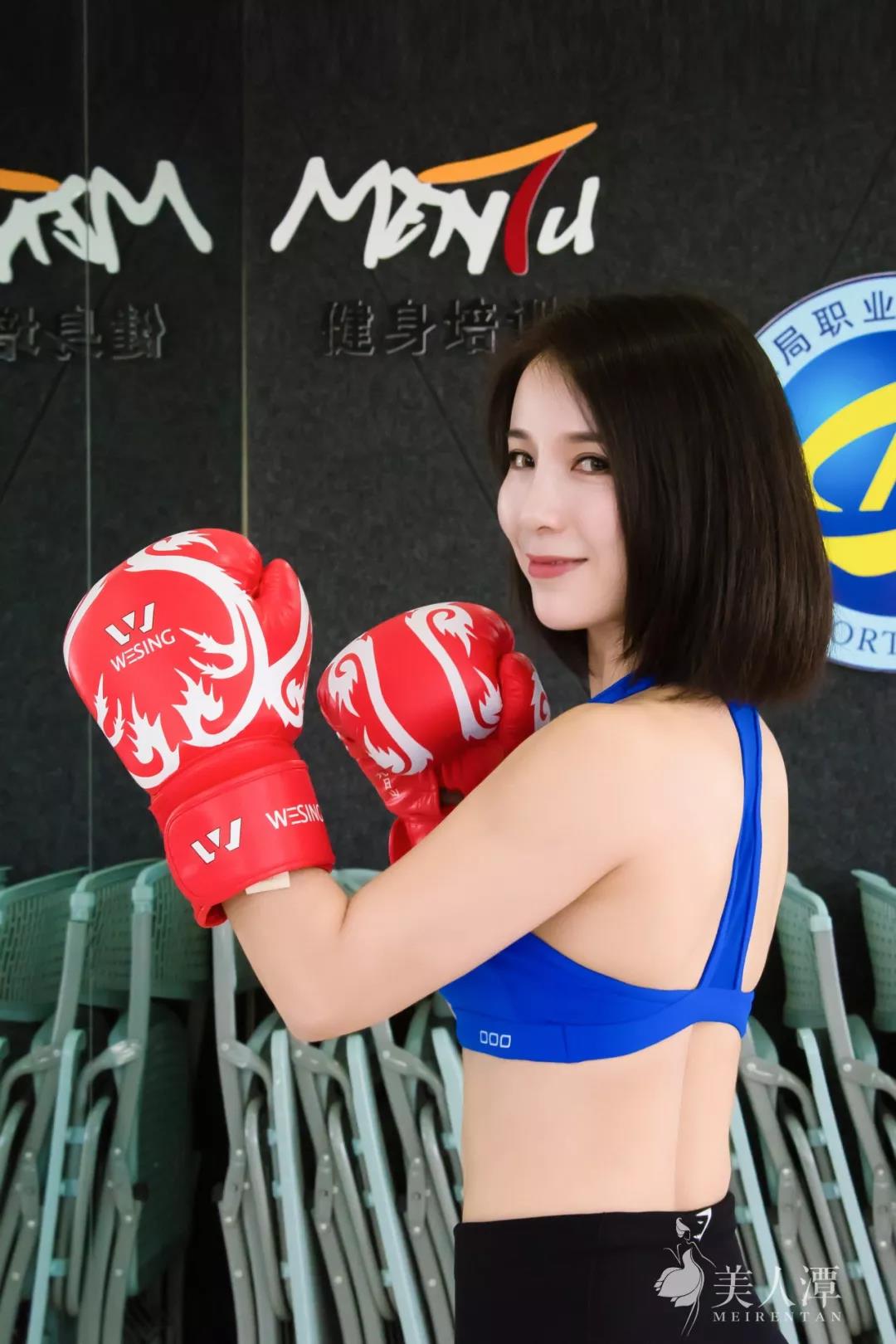 她陪母親鍛煉，結果練成比基尼小姐，“魔鬼”女教練這樣養成！