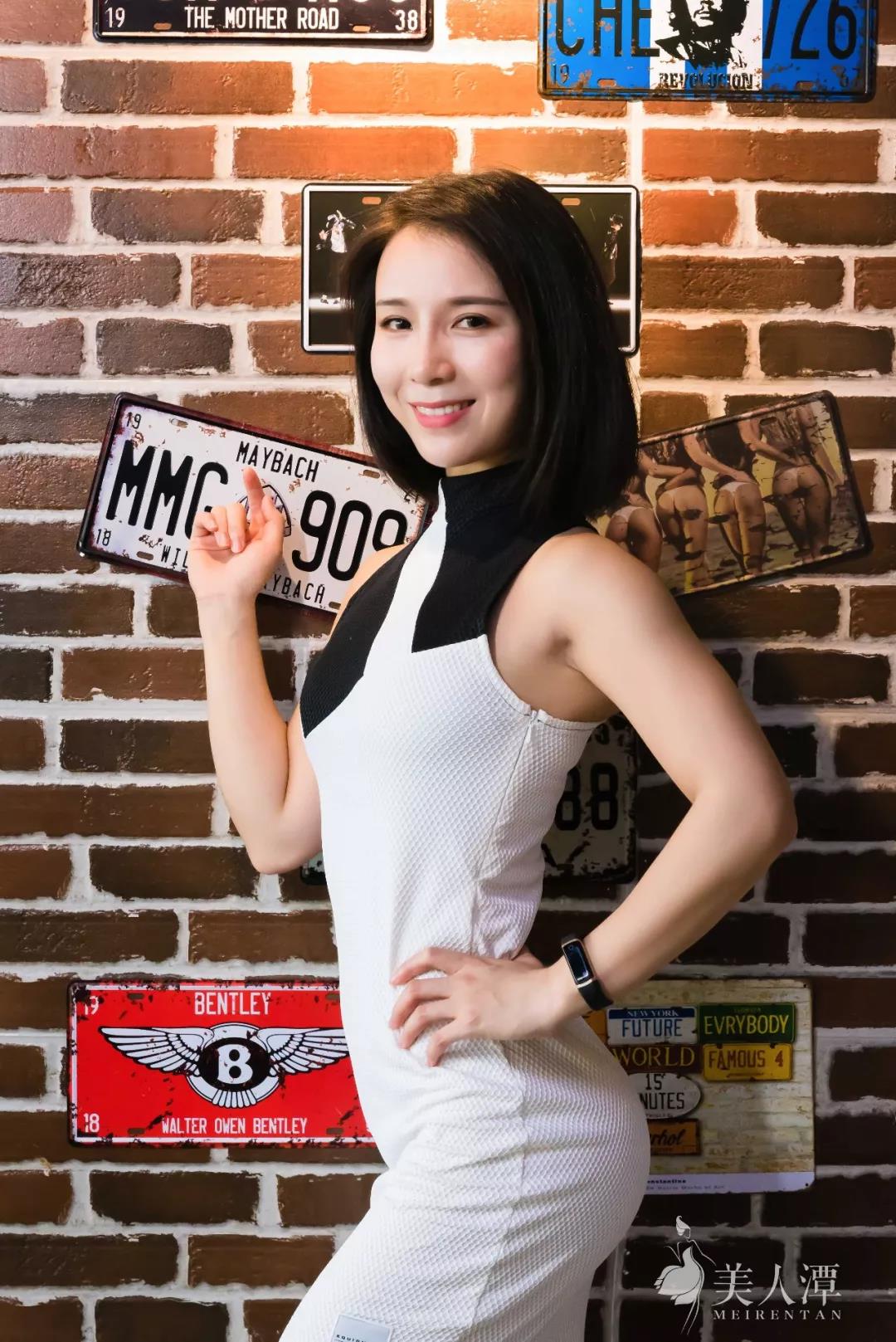 她陪母親鍛煉，結果練成比基尼小姐，“魔鬼”女教練這樣養成！