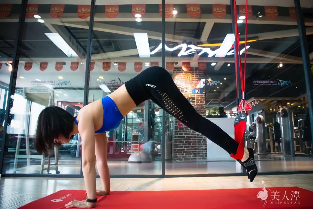 她陪母親鍛煉，結果練成比基尼小姐，“魔鬼”女教練這樣養成！